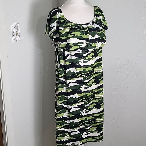 Absolutely ❤️ it!! Green Black & White Camouflage Dress Ruffle Neckline 2X NWT - Picture 8 of 10